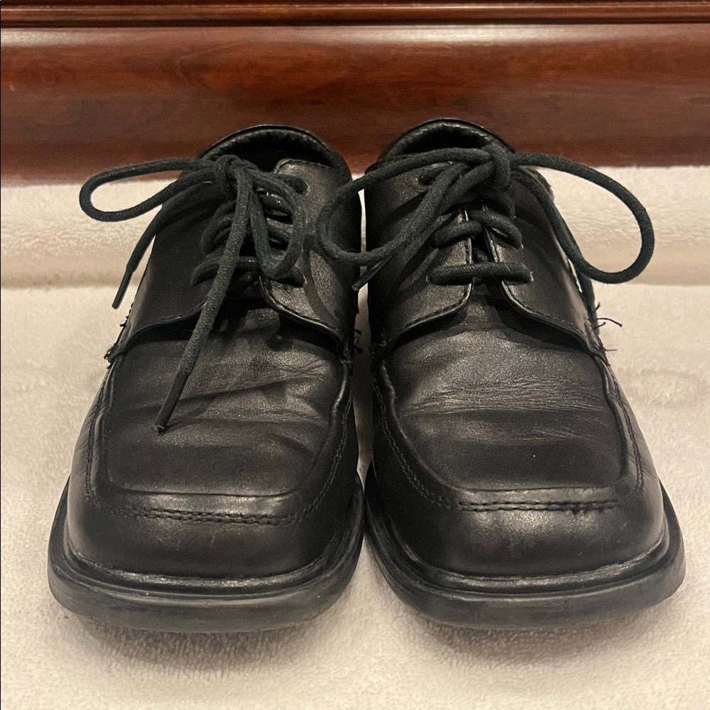 Kids Dress Shoes - Kenneth Cole Reaction. Size 2